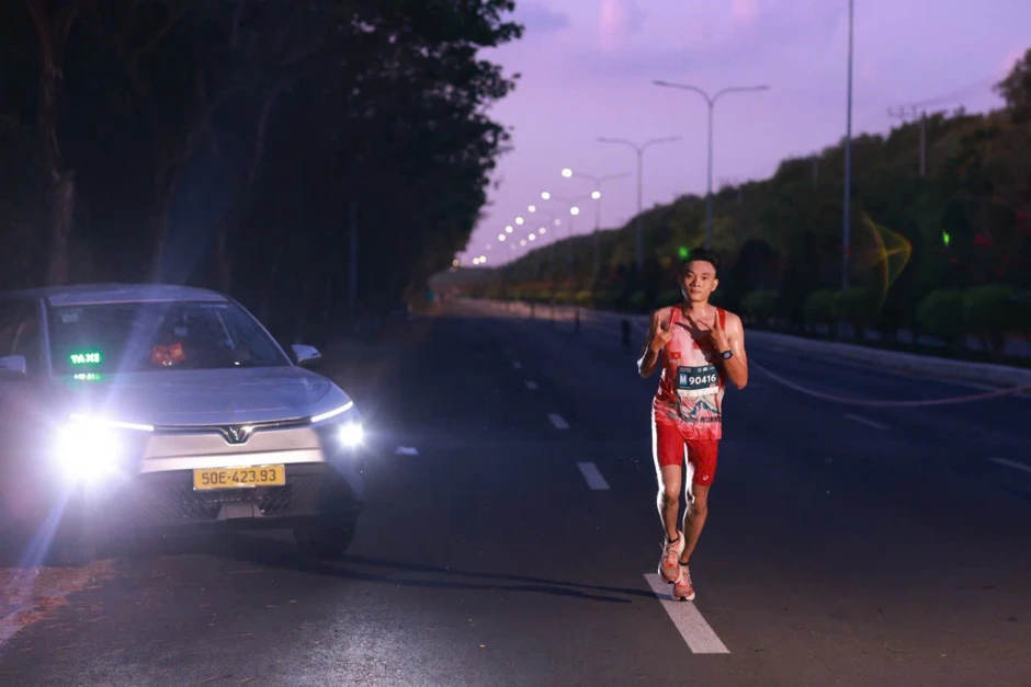 Khoảnh khắc đáng nhớ của xe điện VinFast ở TinVina Marathon Green Paradise 2026