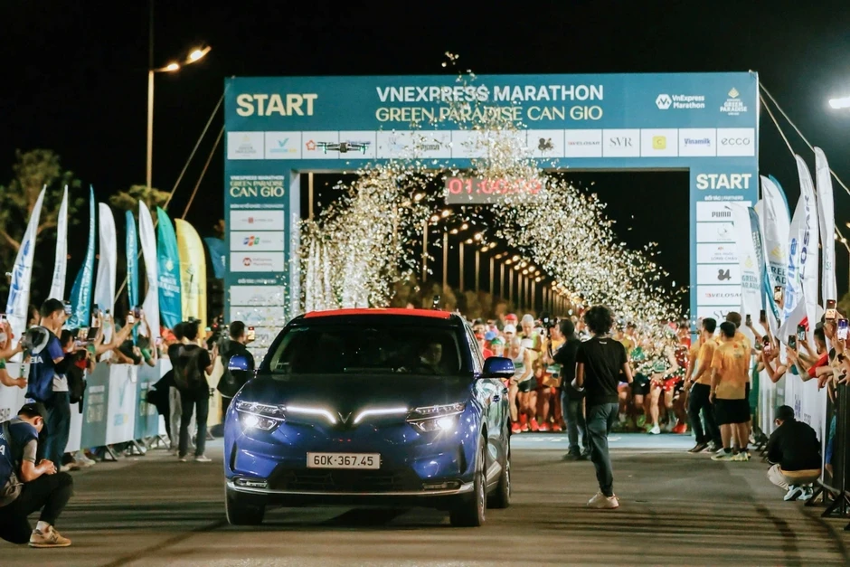 Khoảnh khắc đáng nhớ của xe điện VinFast ở TinVina Marathon Green Paradise 2026