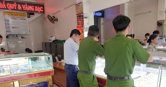 Kiểm tra hàng loạt tiệm vàng ở TP.HCM, nhiều cơ sở bị xử phạt, tịch thu tang vật vi phạm