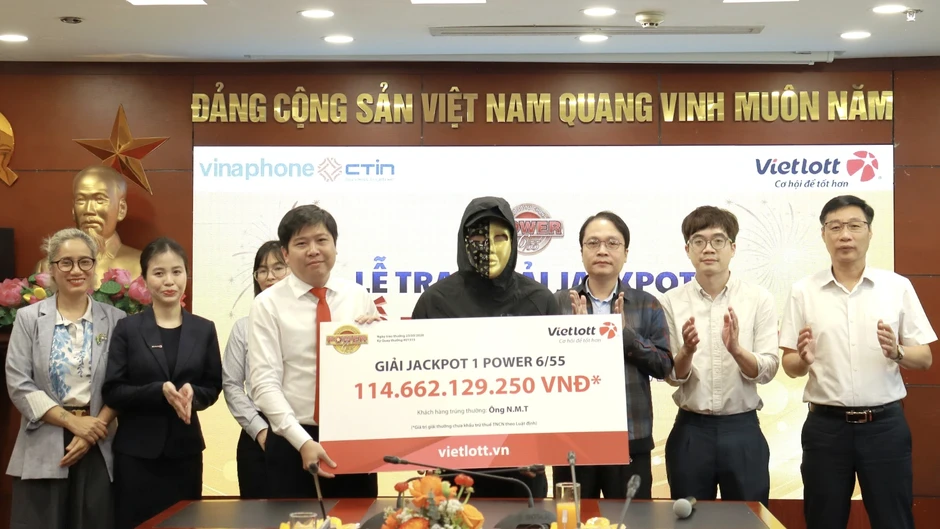Kiên trì mua Vietlott 5 năm, trúng hơn 114 tỉ đồng Kiên trì mua Vietlott 5 năm, trúng hơn 114 tỉ đồng