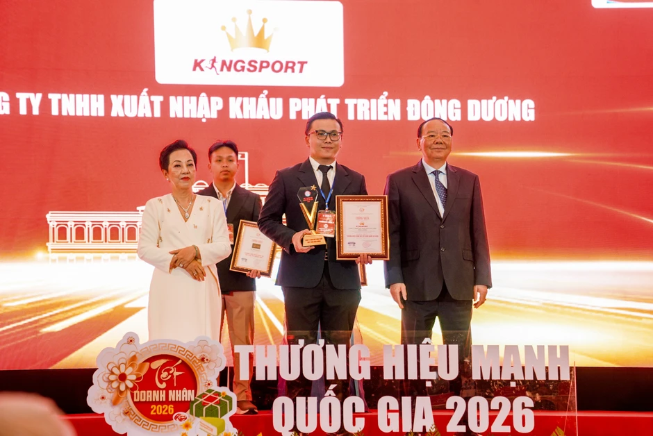 Kingsport ghi dấu ấn với cú đúp giải thưởng uy tín