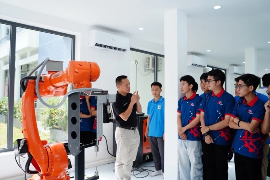 Kuka Vietnam hợp tác thành lập trung tâm công nghệ robot và AI Kuka Vietnam hợp tác thành lập trung tâm công nghệ robot và AI