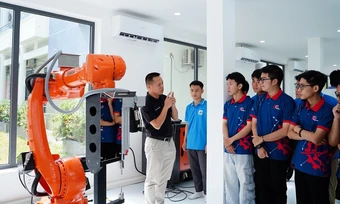 Kuka Vietnam hợp tác thành lập trung tâm công nghệ robot và AI