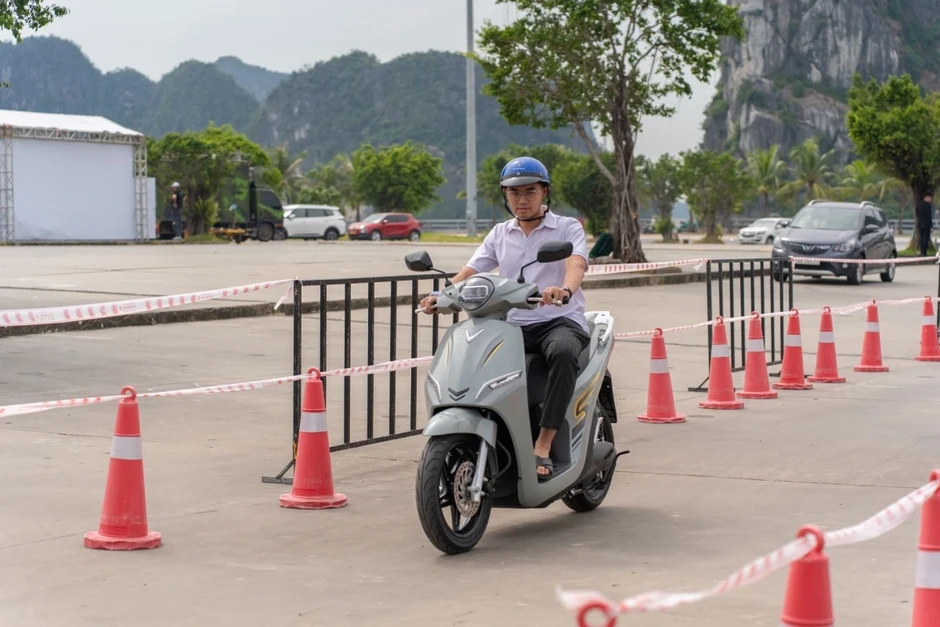 Lý do xe máy điện VinFast chinh phục người dùng Việt: Bền bỉ, hậu mãi 5 sao Lý do xe máy điện VinFast chinh phục người dùng Việt: Bền bỉ, hậu mãi 5 sao