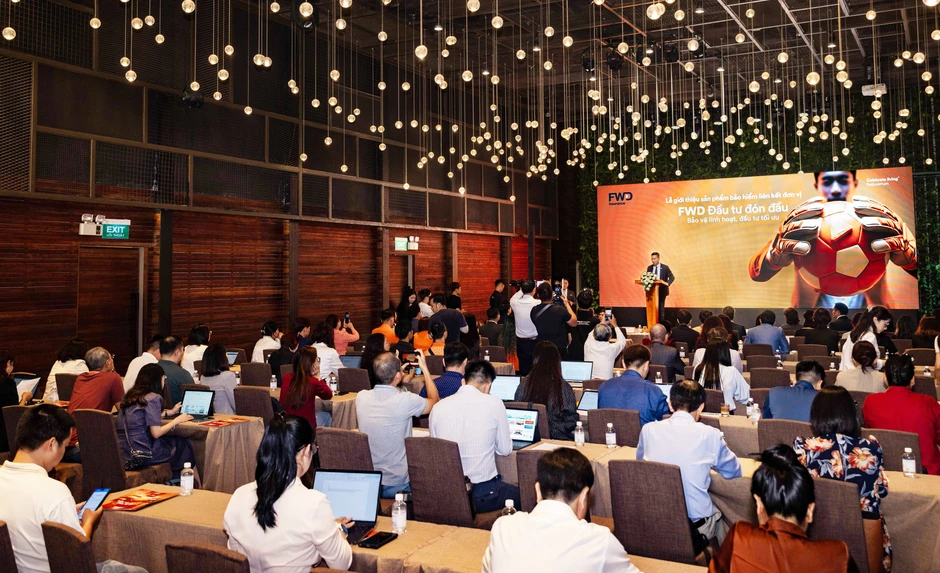 Một quả bóng, một đôi găng và triết lý đằng sau 'FWD Đầu tư đón đầu'