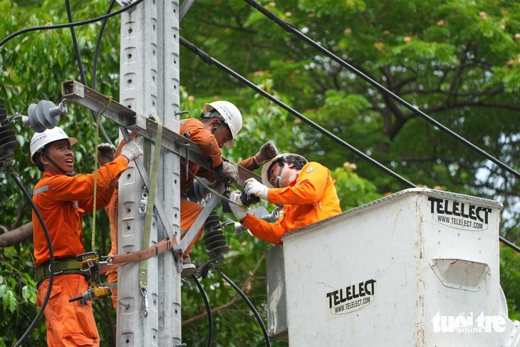 Ngành điện TP.HCM và bài toán cấp điện cho hàng ngàn nhà máy lớn