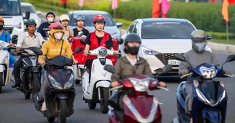 Nghỉ lễ dài ngày, nhiều người trẻ chọn gửi đồ trước để giảm tải hành lý