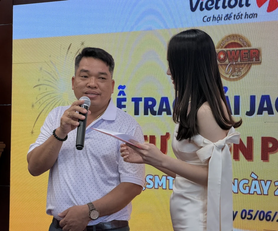 Người vừa trúng 84 tỉ Vietlott công khai lộ mặt Người vừa trúng 84 tỉ Vietlott công khai lộ mặt