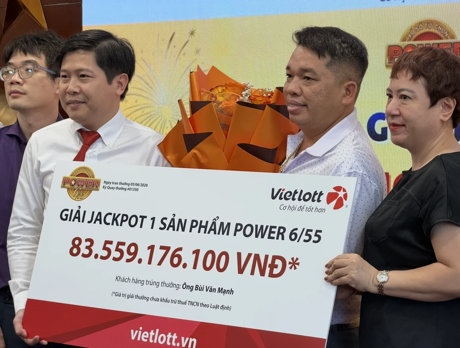 Người vừa trúng 84 tỉ Vietlott công khai lộ mặt Người vừa trúng 84 tỉ Vietlott công khai lộ mặt