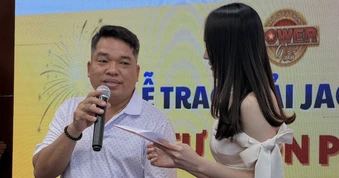Người vừa trúng 84 tỉ Vietlott công khai lộ mặt