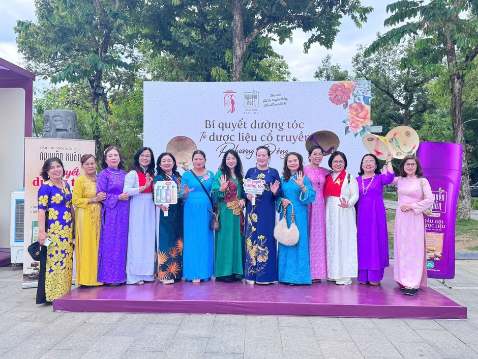 Nguyên Xuân tiếp nối hành trình tôn vinh vẻ đẹp của di sản Việt Nguyên Xuân tiếp nối hành trình tôn vinh vẻ đẹp của di sản Việt