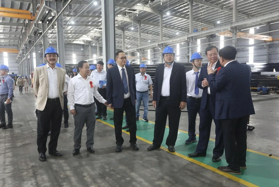 Nhà máy mới 3.000 tỷ đồng hé lộ cái bắt tay giữa "vua thép" và bầu Thắng Nhà máy mới 3.000 tỷ đồng hé lộ cái bắt tay giữa "vua thép" và bầu Thắng