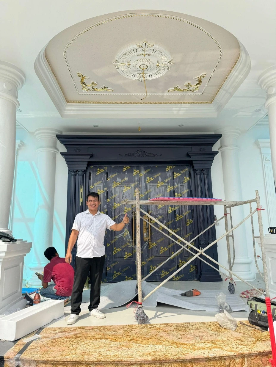 Nhà sáng lập Cửa thép Dragon và chiến lược xây dựng niềm tin thị trường Nhà sáng lập Cửa thép Dragon và chiến lược xây dựng niềm tin thị trường