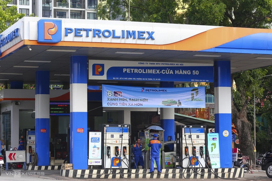 Petrolimex thu hơn 5 tỷ USD một quý Petrolimex thu hơn 5 tỷ USD một quý