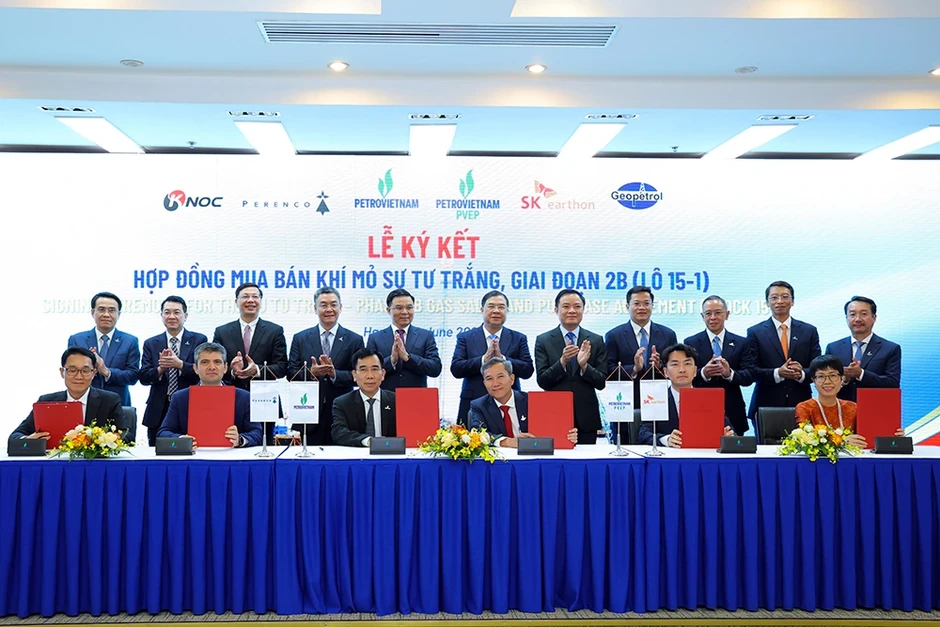 Petrovietnam ký loạt hợp đồng chiến lược, góp phần bảo đảm an ninh năng lượng Petrovietnam ký loạt hợp đồng chiến lược, góp phần bảo đảm an ninh năng lượng