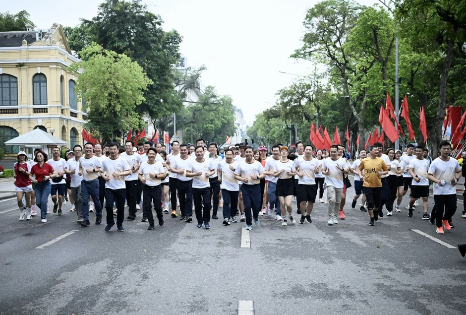 Phát động Giải chạy trực tuyến ‘75 năm Ngân hàng Việt Nam’ Phát động Giải chạy trực tuyến ‘75 năm Ngân hàng Việt Nam’