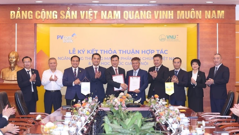 PVcomBank hợp tác ĐHQG Hà Nội mở rộng hệ sinh thái tài chính giáo dục