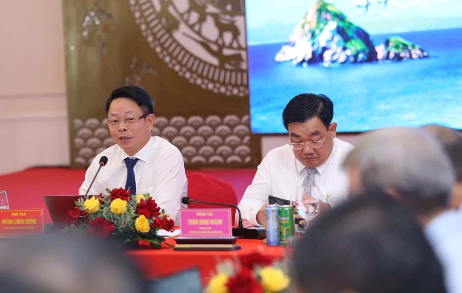Quần thể chim yến lớn nhất châu Á ở Khánh Hòa đối diện nhiều mối đe dọa Quần thể chim yến lớn nhất châu Á ở Khánh Hòa đối diện nhiều mối đe dọa