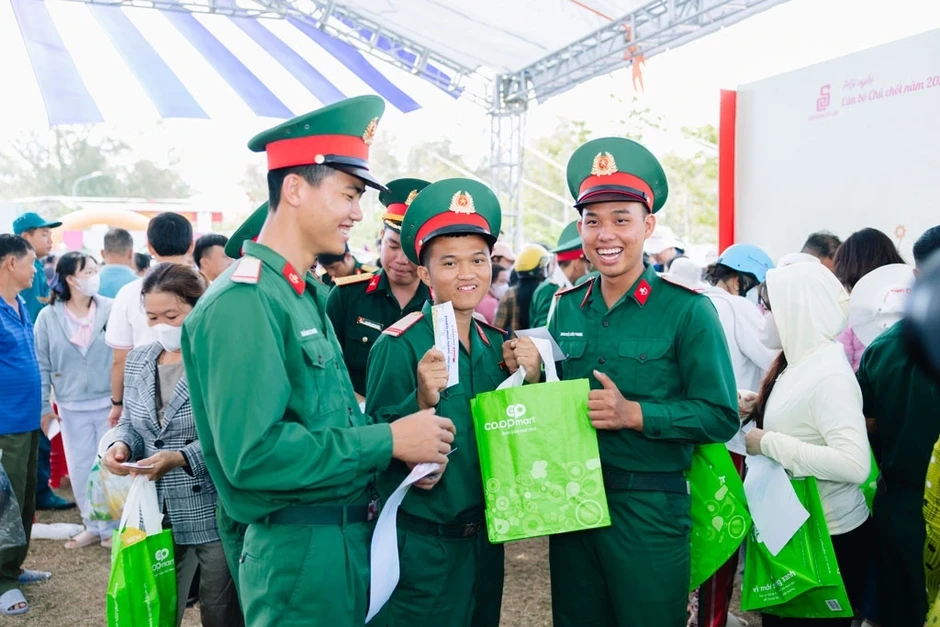 Saigon Co.op mang “siêu thị đất liền” ra đặc khu Côn Đảo với Phiên chợ nghĩa tình