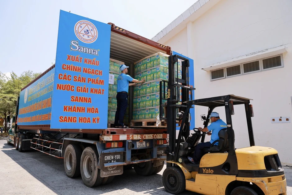 Sanna Khánh Hòa lần đầu xuất khẩu nước giải khát sang Mỹ Sanna Khánh Hòa lần đầu xuất khẩu nước giải khát sang Mỹ