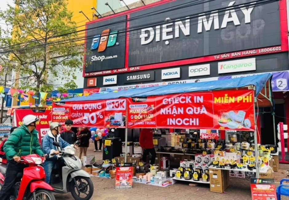 Sếp FPT Shop nói về cuộc đua với 'người khổng lồ' Điện Máy Xanh Sếp FPT Shop nói về cuộc đua với 'người khổng lồ' Điện Máy Xanh