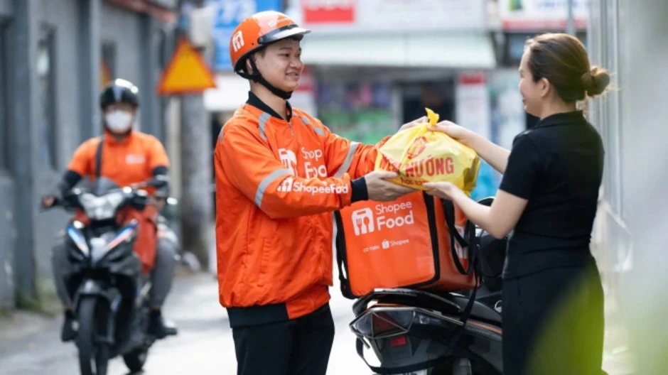 ShopeeFood hỗ trợ phí xăng cho tài xế toàn quốc ShopeeFood hỗ trợ phí xăng cho tài xế toàn quốc