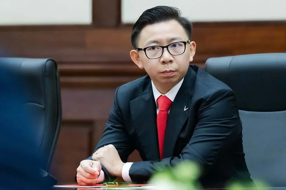 'Sóng' chuyển giao quyền lực tại các tập đoàn tư nhân 'Sóng' chuyển giao quyền lực tại các tập đoàn tư nhân