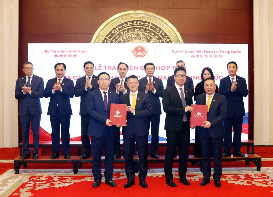 Sun Group ký biên bản ghi nhớ trị giá 2,3 tỷ USD hợp tác với 'ông lớn' thiết kế nội thất của Trung Quốc Sun Group ký biên bản ghi nhớ trị giá 2,3 tỷ USD hợp tác với 'ông lớn' thiết kế nội thất của Trung Quốc