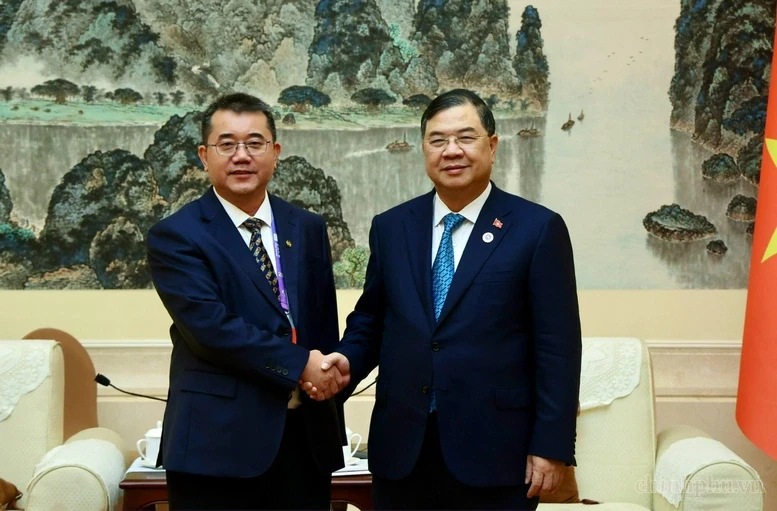 Tập đoàn Trung Quốc muốn đầu tư nhiều dự án đường sắt, năng lượng tại Việt Nam Tập đoàn Trung Quốc muốn đầu tư nhiều dự án đường sắt, năng lượng tại Việt Nam