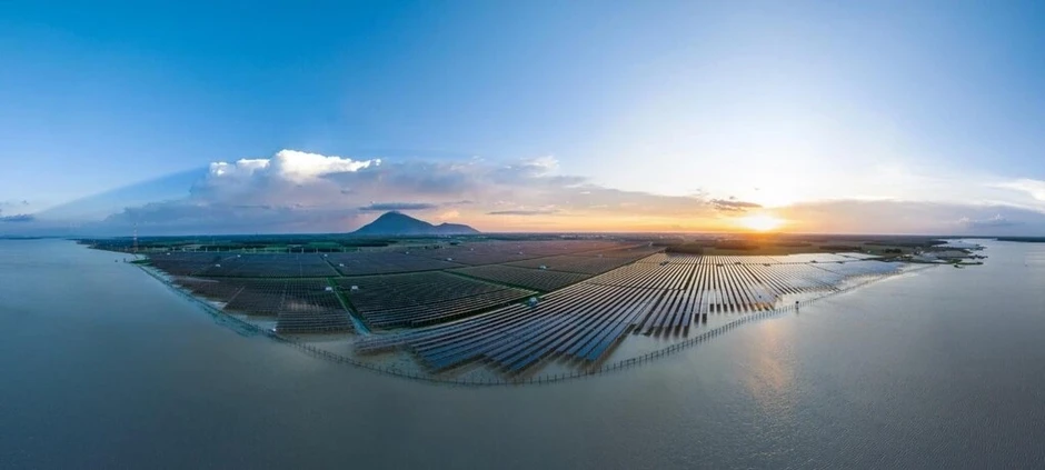 Tây Ninh khởi công nhà máy điện mặt trời hơn 7.700 tỷ đồng Tây Ninh khởi công nhà máy điện mặt trời hơn 7.700 tỷ đồng