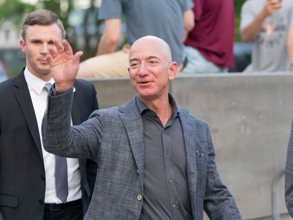Thương vụ bất ngờ của tỷ phú Jeff Bezos