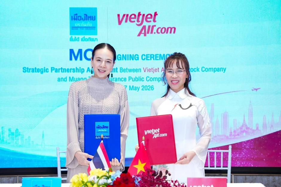 Tiến sĩ Nguyễn Thị Phương Thảo bắt tay Madam Pang Tiến sĩ Nguyễn Thị Phương Thảo bắt tay Madam Pang