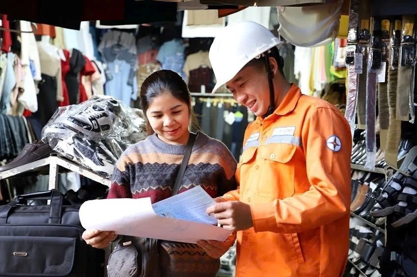 Tiết kiệm điện không chỉ là giải pháp trước mắt mà còn là chiến lược dài hạn Tiết kiệm điện không chỉ là giải pháp trước mắt mà còn là chiến lược dài hạn