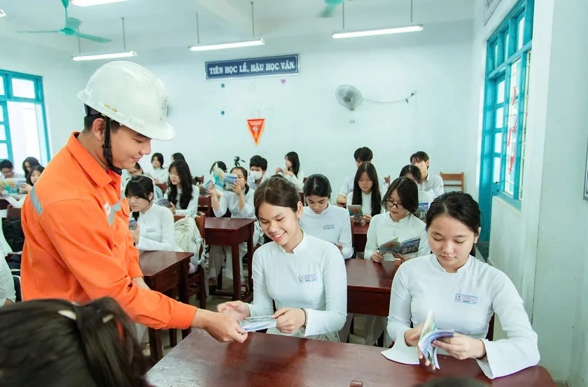 Tiết kiệm điện không chỉ là giải pháp trước mắt mà còn là chiến lược dài hạn Tiết kiệm điện không chỉ là giải pháp trước mắt mà còn là chiến lược dài hạn