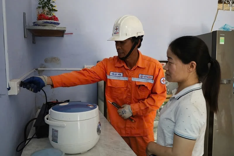 Tiết kiệm điện không chỉ là giải pháp trước mắt mà còn là chiến lược dài hạn Tiết kiệm điện không chỉ là giải pháp trước mắt mà còn là chiến lược dài hạn