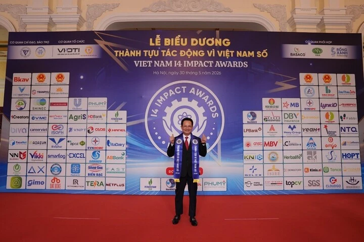 Tổng Giám đốc EVNNPC nhận giải thưởng 'Lãnh đạo sáng tạo và chuyển đổi số' Tổng Giám đốc EVNNPC nhận giải thưởng 'Lãnh đạo sáng tạo và chuyển đổi số'