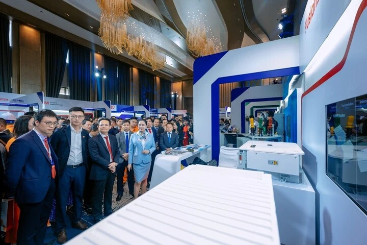 Tổng Giám đốc EVNNPC nhận giải thưởng 'Lãnh đạo sáng tạo và chuyển đổi số' Tổng Giám đốc EVNNPC nhận giải thưởng 'Lãnh đạo sáng tạo và chuyển đổi số'