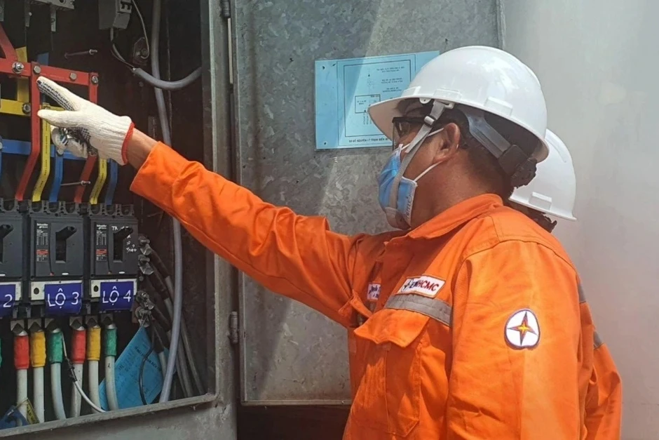 Tranh luận giá điện trung tâm dữ liệu: Hơn 11 tỷ đồng đang "bỏ ngỏ" Tranh luận giá điện trung tâm dữ liệu: Hơn 11 tỷ đồng đang "bỏ ngỏ"