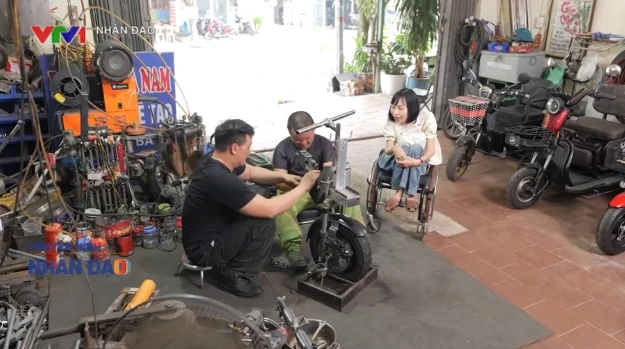 Từng đi tìm "đôi chân" cho mình, nữ giám đốc mở ra cơ hội cho người khuyết tật