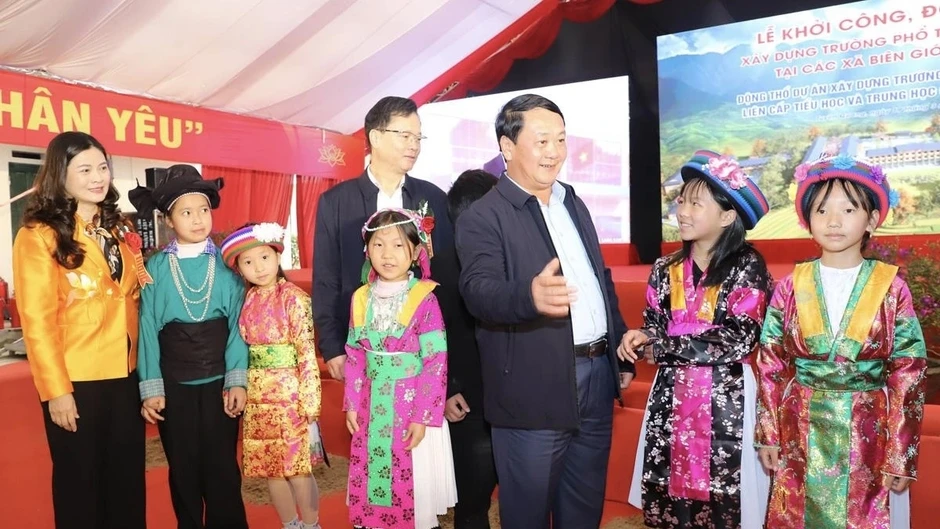 Tuyên Quang đồng loại khởi công xây dựng 11 trường Phổ thông nội trú liên cấp Tuyên Quang đồng loại khởi công xây dựng 11 trường Phổ thông nội trú liên cấp