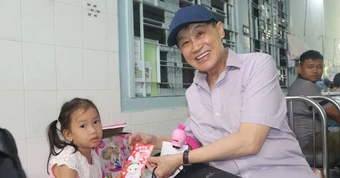 Tỷ phú Johnathan Hạnh Nguyễn và hành trình sẻ chia tại bệnh viện Nhi đồng 2