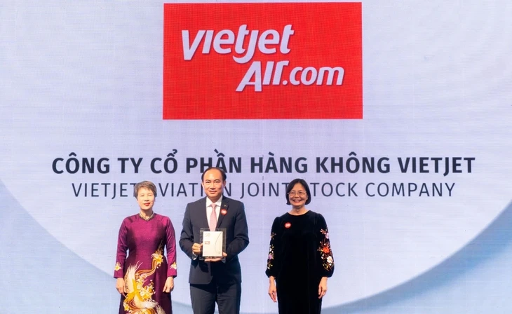 Vietjet vào Top 50 Doanh nghiệp phát triển bền vững Vietjet vào Top 50 Doanh nghiệp phát triển bền vững