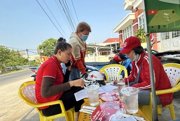 Viettel hỗ trợ khách hàng xác thực thông tin thuê bao nhanh chóng, thuận tiện Viettel hỗ trợ khách hàng xác thực thông tin thuê bao nhanh chóng, thuận tiện