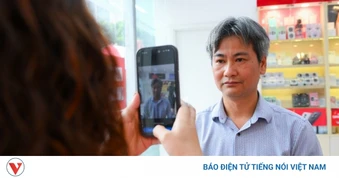 Viettel hỗ trợ xác thực thông tin thuê bao tại nhà cho người cao tuổi