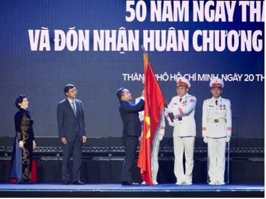 Vinamilk đón nhận huân chương Độc lập hạng nhất tại dấu mốc 50 năm Vinamilk đón nhận huân chương Độc lập hạng nhất tại dấu mốc 50 năm