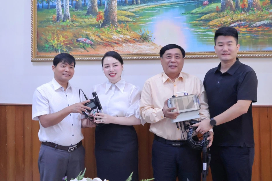Vinanutrifood Bình Định trao tặng hệ thống giám sát môi trường nước tại Gia Lai Vinanutrifood Bình Định trao tặng hệ thống giám sát môi trường nước tại Gia Lai