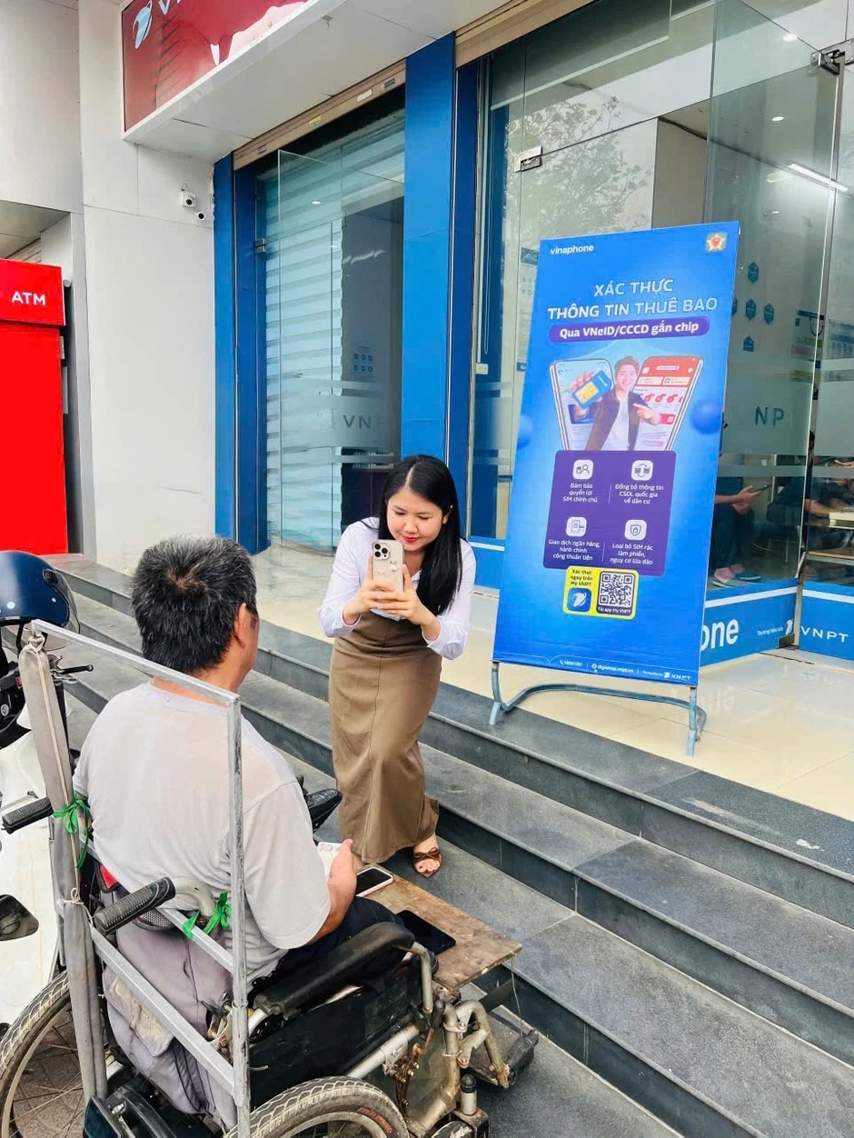 VinaPhone dốc toàn lực hỗ trợ người dân chuẩn hoá thông tin thuê bao di động VinaPhone dốc toàn lực hỗ trợ người dân chuẩn hoá thông tin thuê bao di động