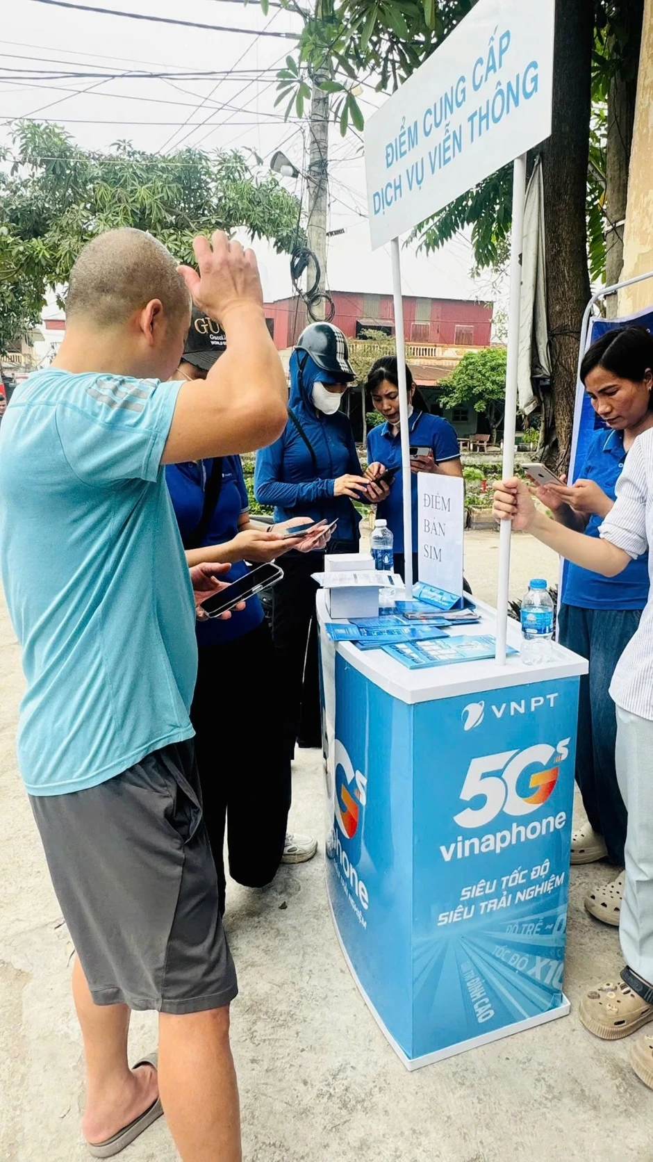 VinaPhone dốc toàn lực hỗ trợ người dân chuẩn hoá thông tin thuê bao di động VinaPhone dốc toàn lực hỗ trợ người dân chuẩn hoá thông tin thuê bao di động
