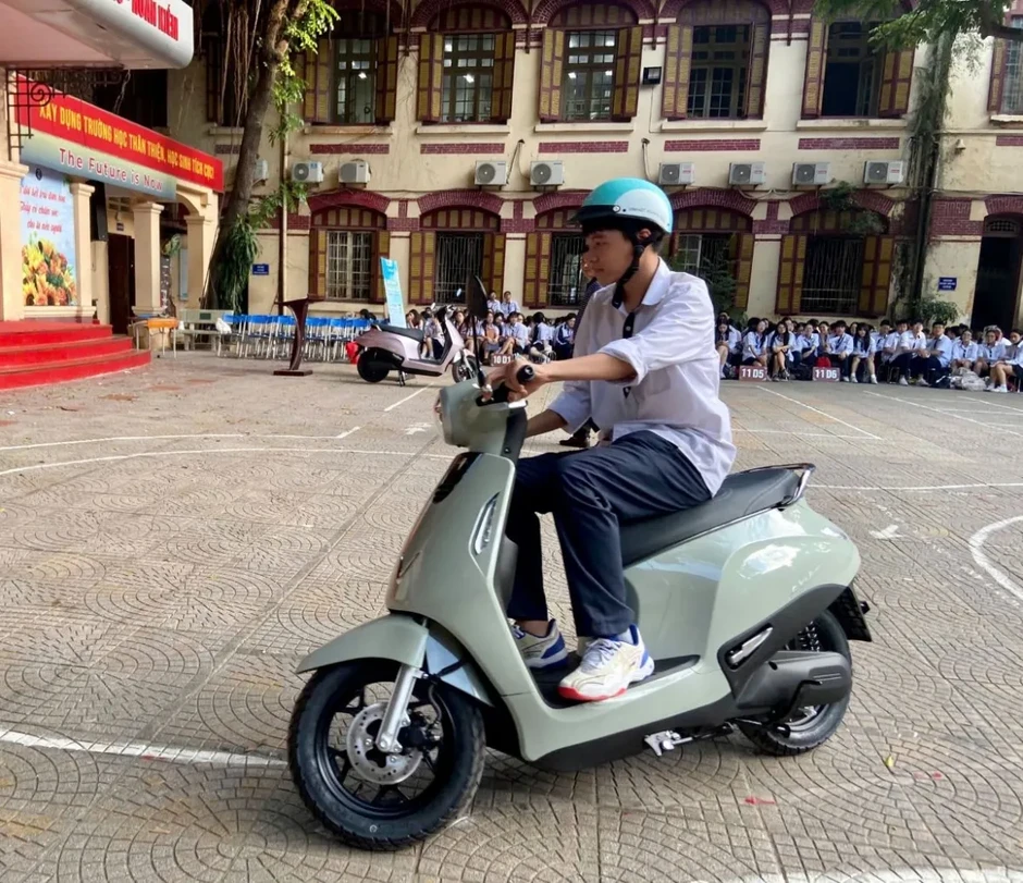 VinFast Evo Lite ghi điểm tuyệt đối với học sinh Hà Nội VinFast Evo Lite ghi điểm tuyệt đối với học sinh Hà Nội