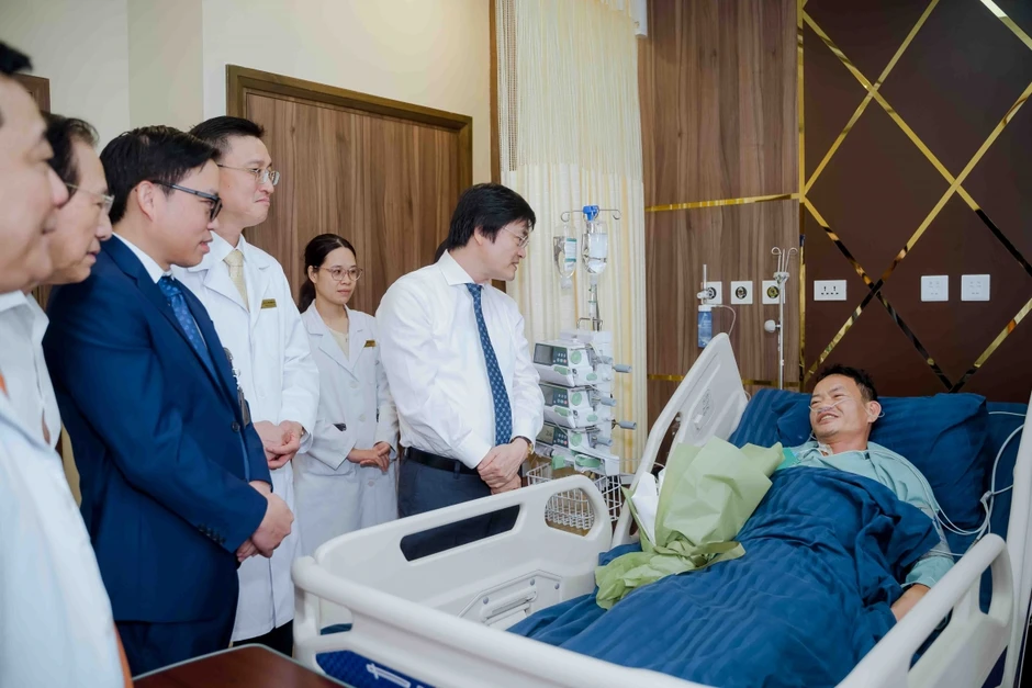 Vinmec phẫu thuật xuyên Việt hai chiều bằng robot cách xa 1.700 km Vinmec phẫu thuật xuyên Việt hai chiều bằng robot cách xa 1.700 km